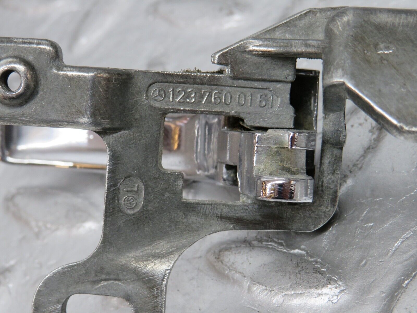 31010 Mercedes-Benz W123 230E Left Door Opener Door Handle 1237600161