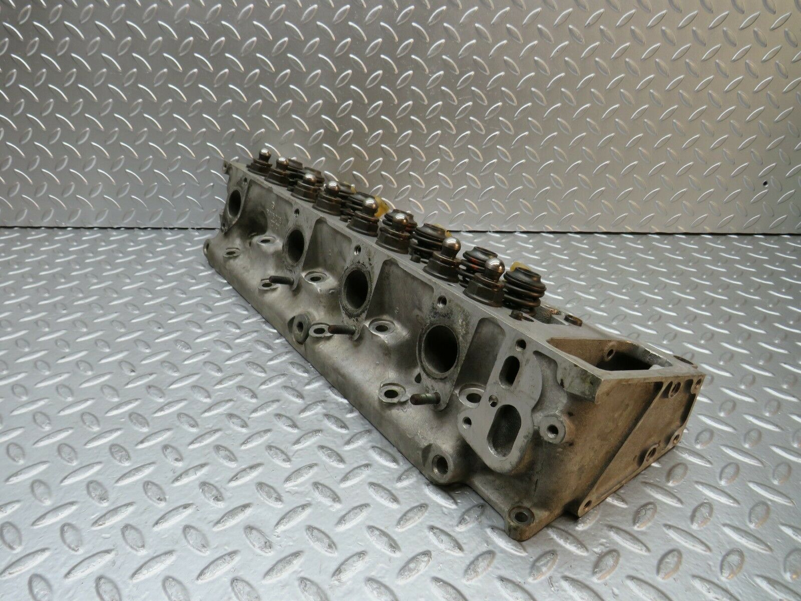 22819 Mercedes-Benz C107 450SLC Coupe Cylinder Head Right 1160162701