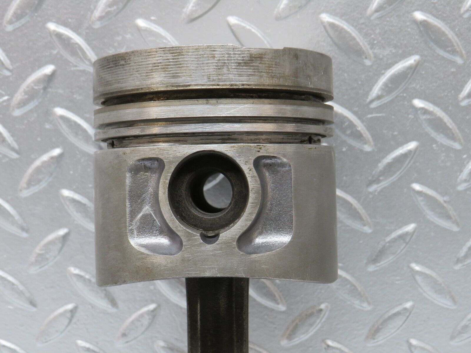 32934 Mercedes-Benz W123 300D Piston With Connecting Rod 90.875 mm 61502