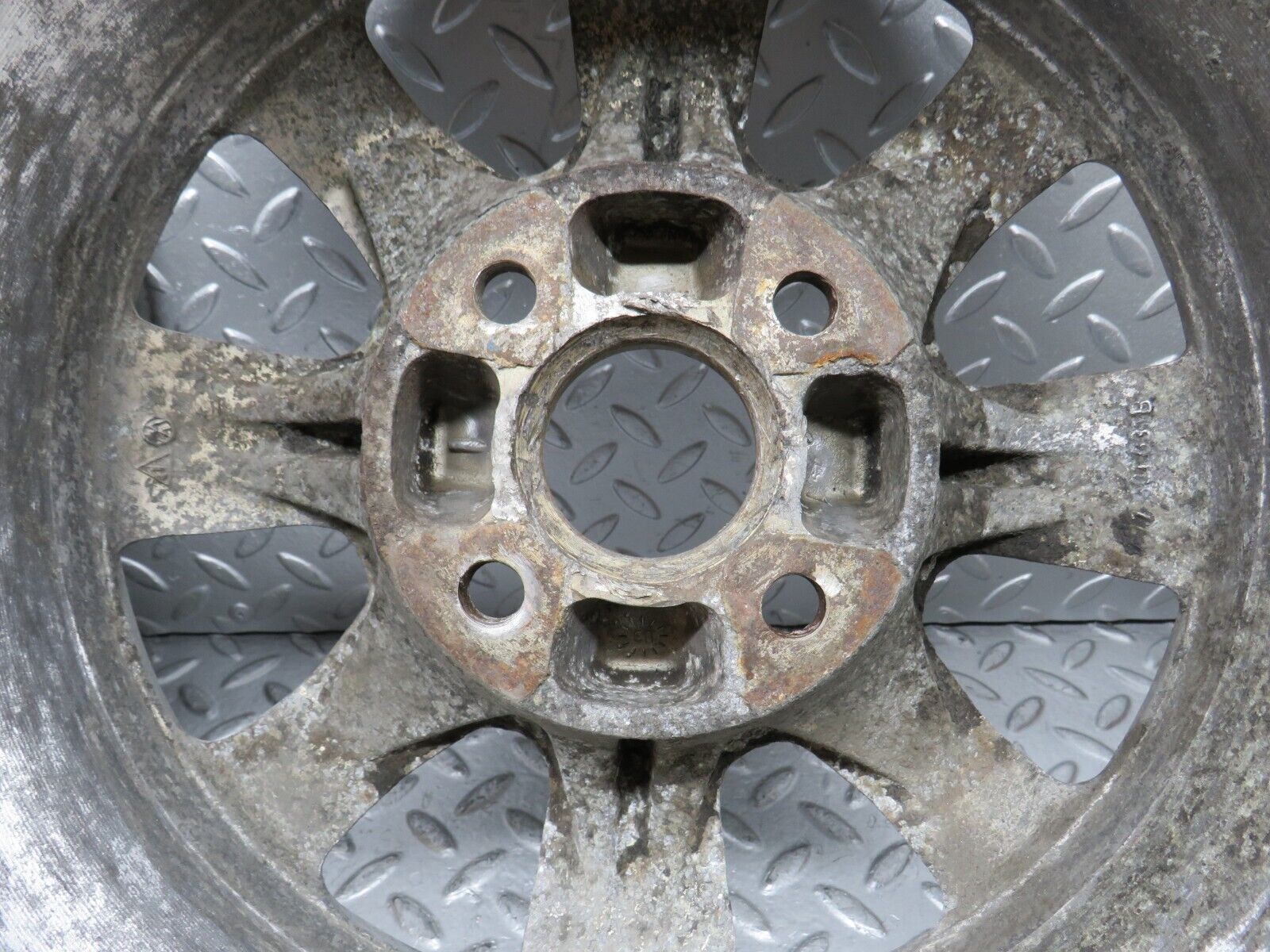 30197 Porsche 924 Alloy Wheel Set 6Jx14H2 477601031