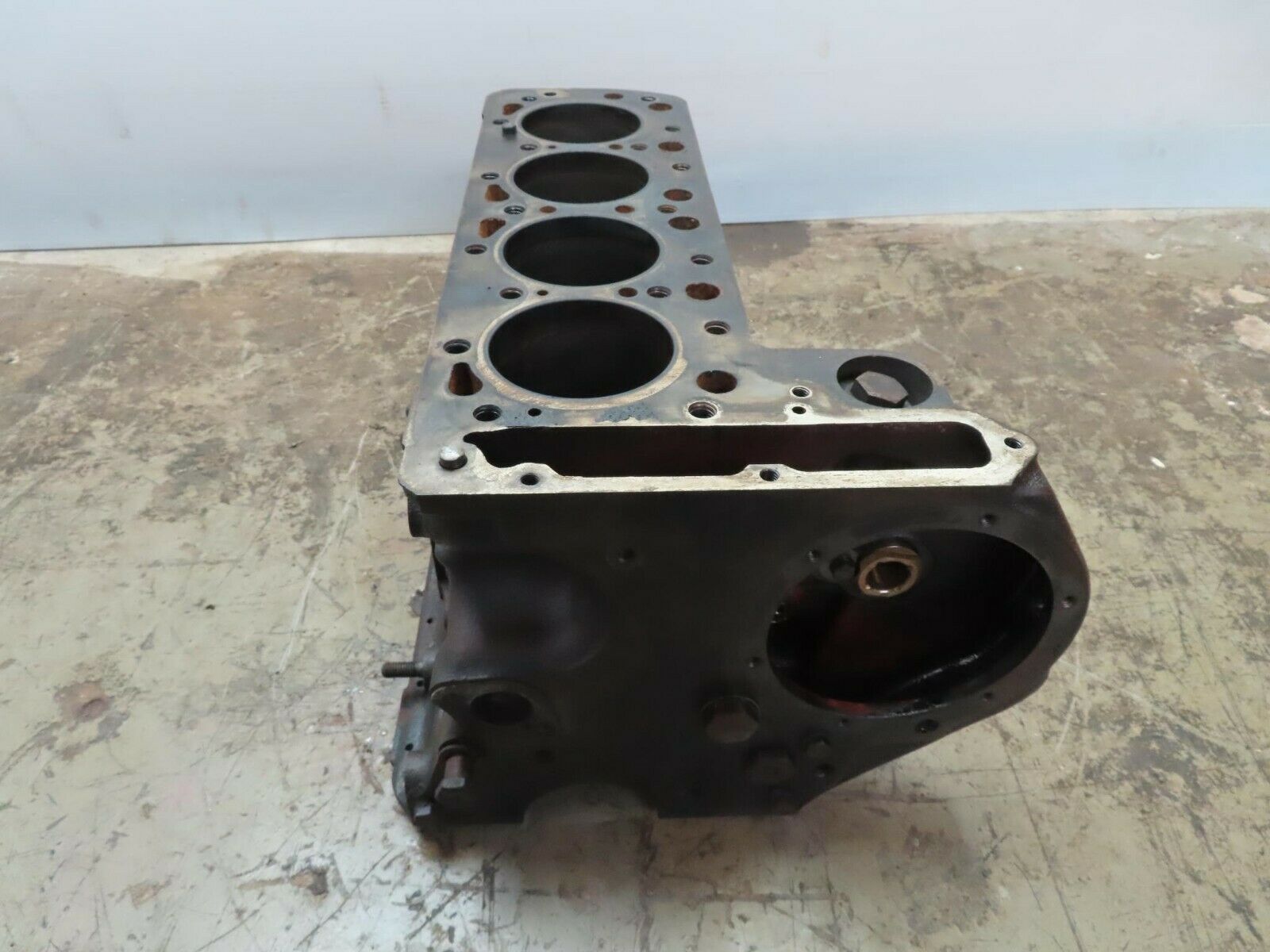 10947 Mercedes-Benz W115 220D Engine Block OM615.913 6150110501