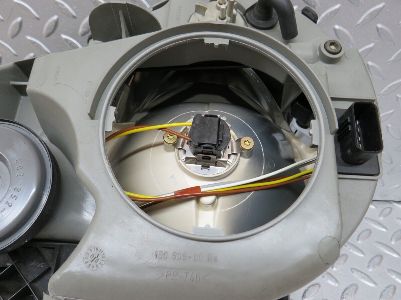 34848 Mercedes-Benz W210 320E Headlight Hella Right Side 15060800 2088000175