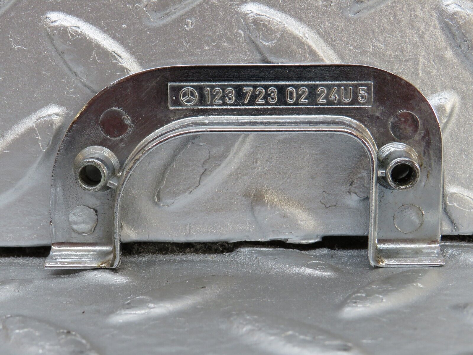 34315 Mercedes-Benz C126 380SEC Right Interior Chrome Door Latch 1237230224