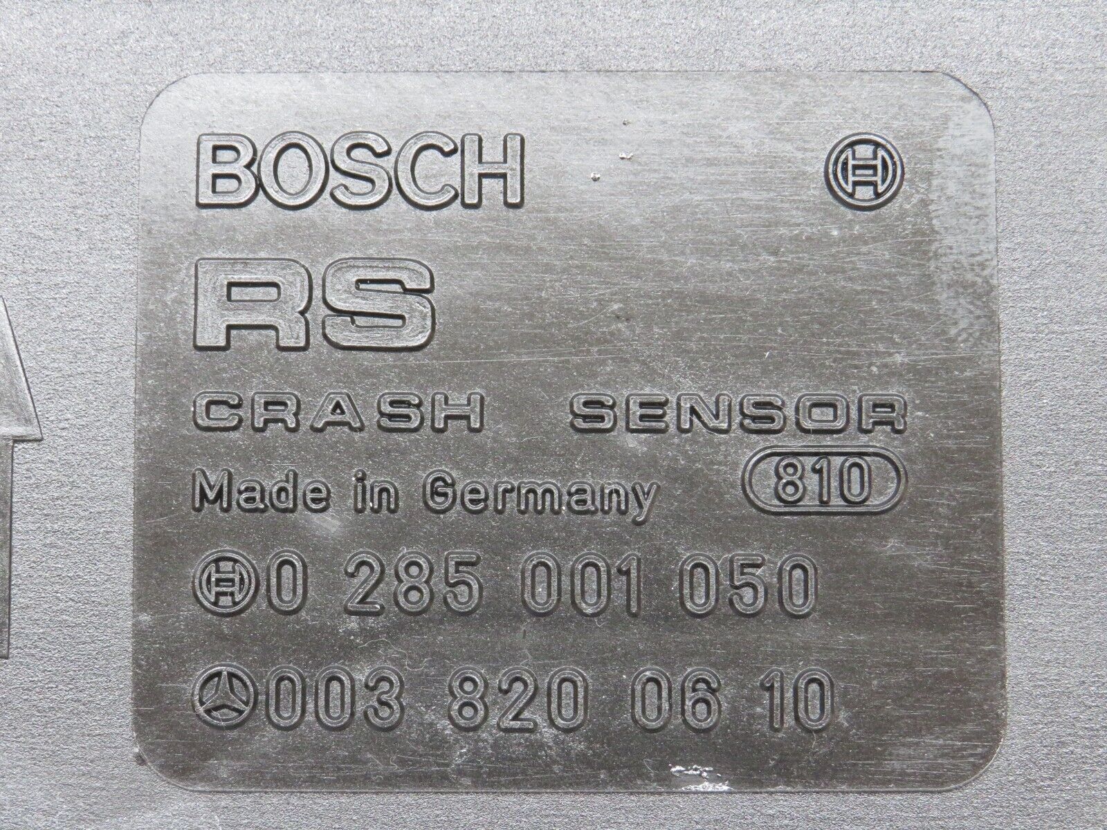 32479 Mercedes-Benz S124 300TE Wagon Crash Sensor Bosch 0285001050 0038200610