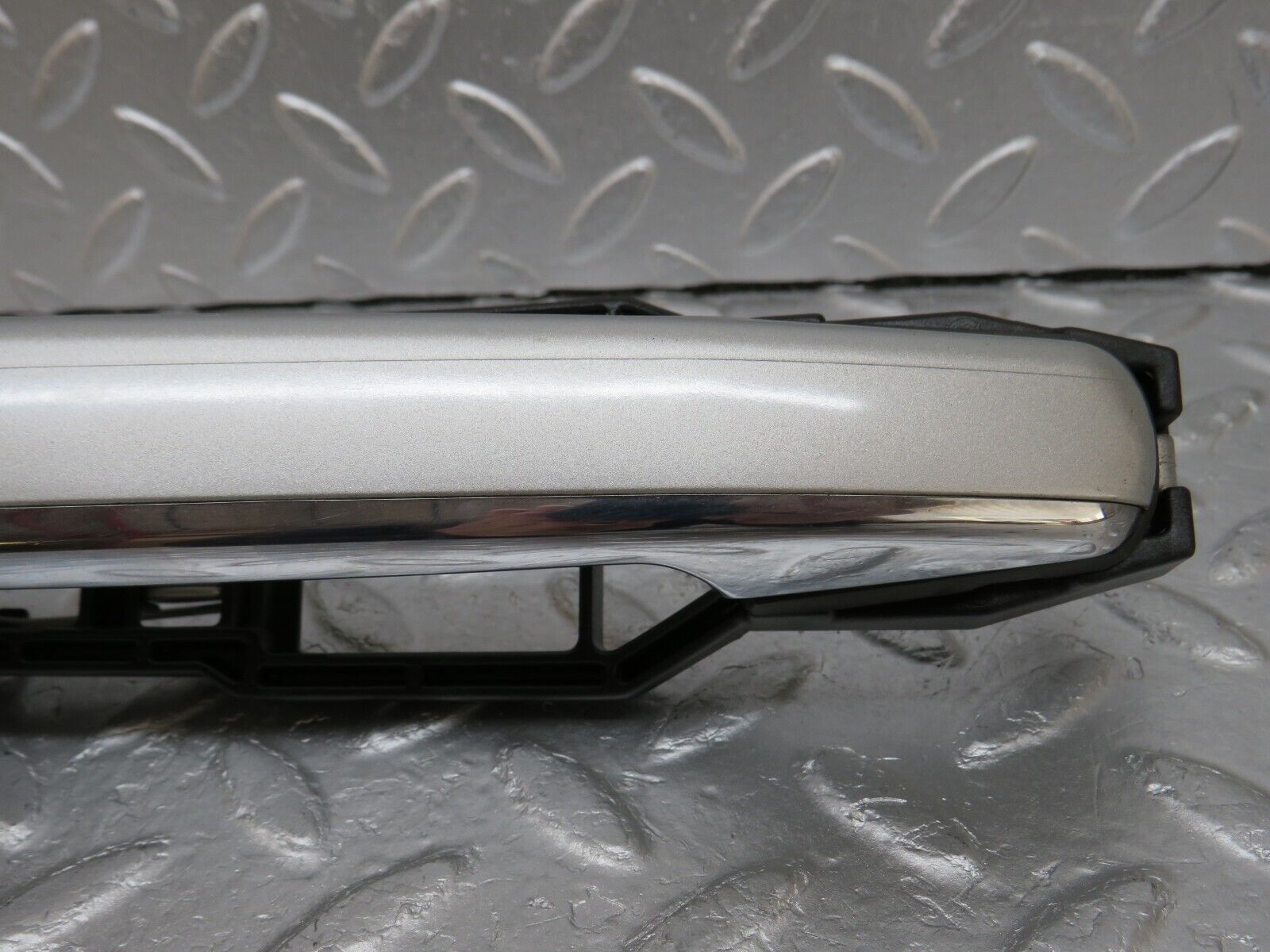 34697 Mercedes-Benz W210 320E Front Left Exterior Door Handle No Key