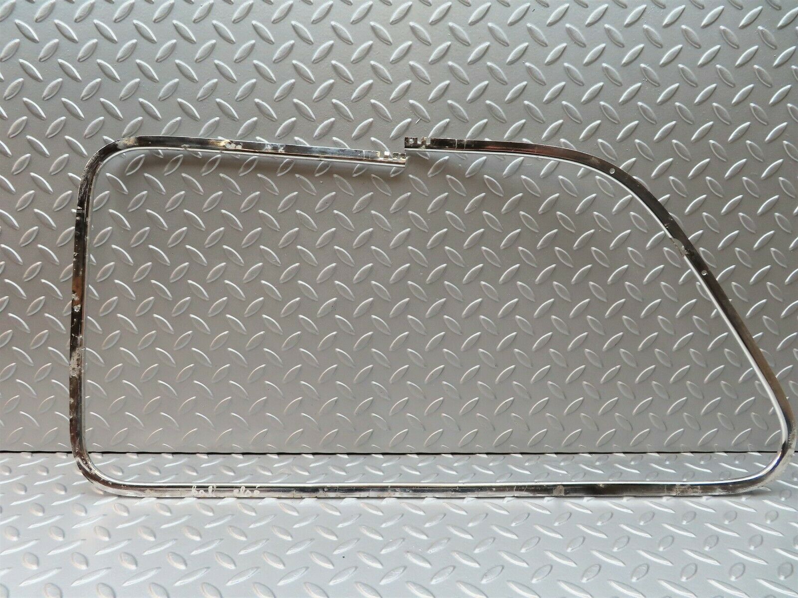 2049 Mercedes-Benz W105 219 PONTON Front Right Door Chrome Trim