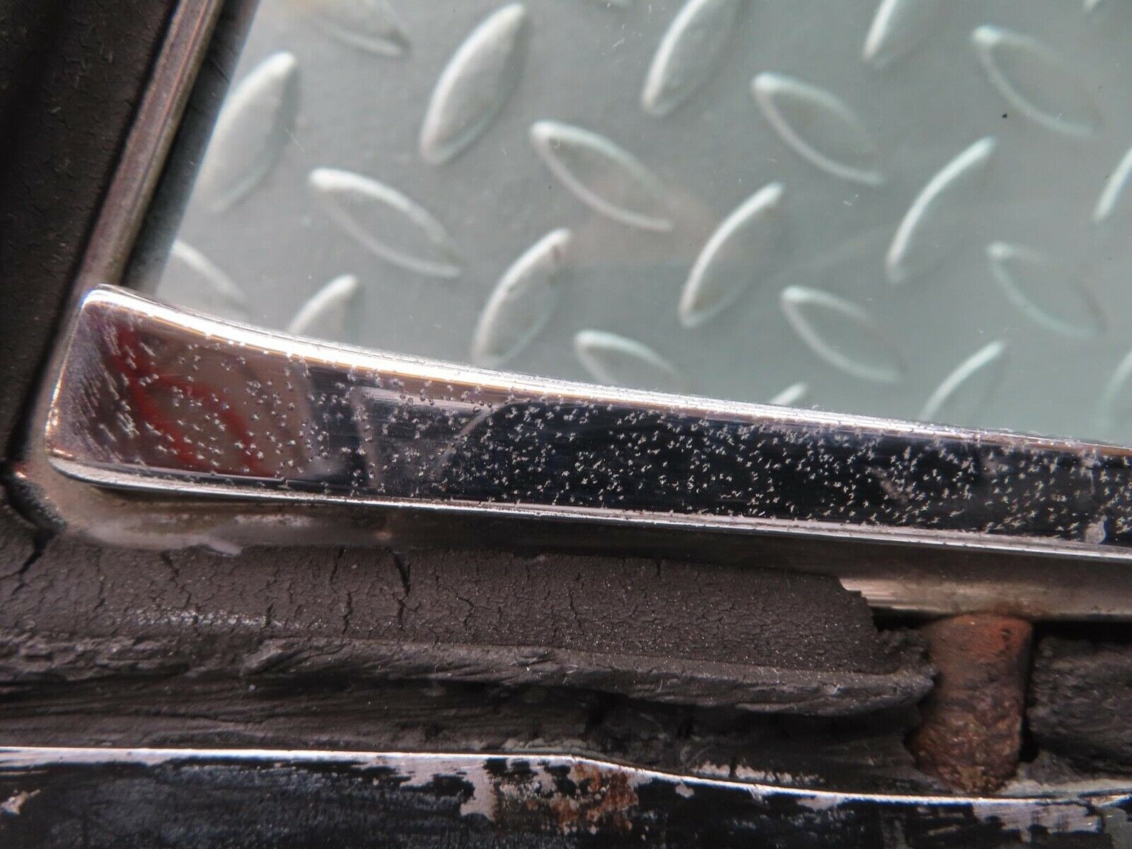 13096 Mercedes-Benz W111 220S Front Left Quarter Window Glass