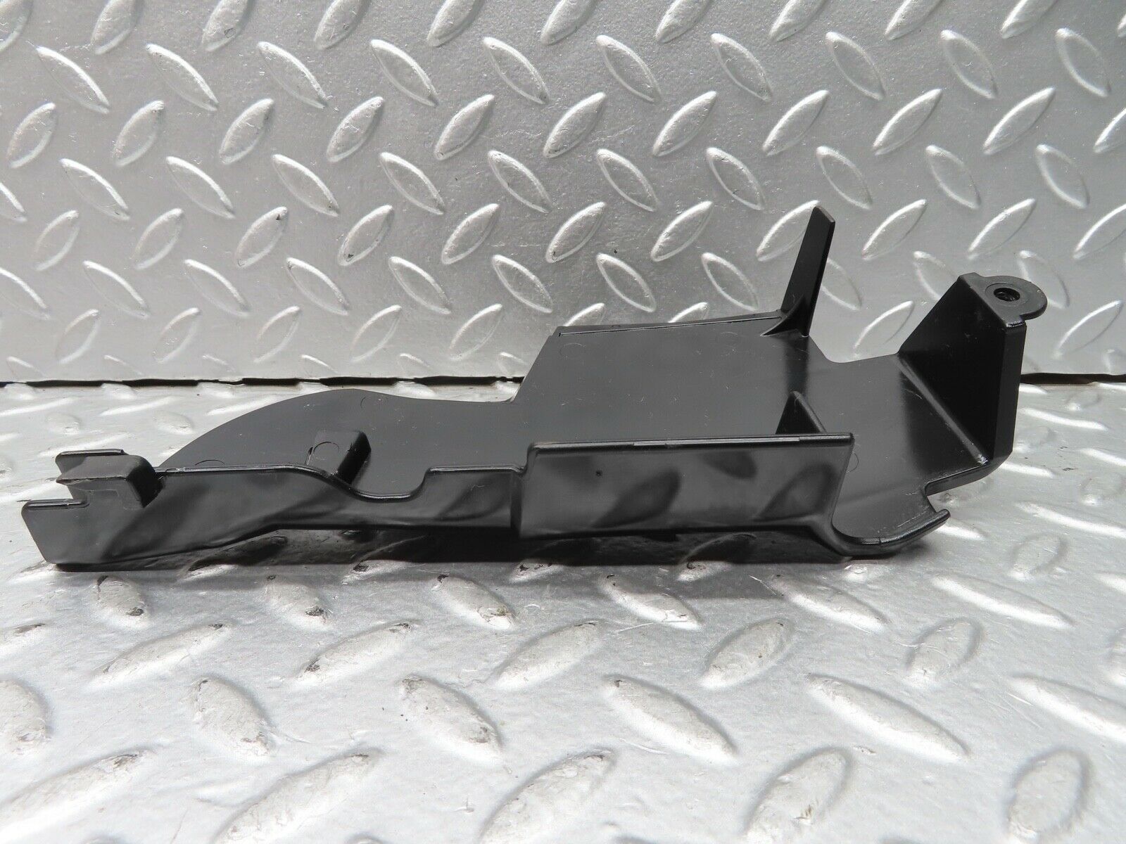 21626 Mercedes-Benz W126 300SE Front Right Door Lock Inner Cover 1267230408