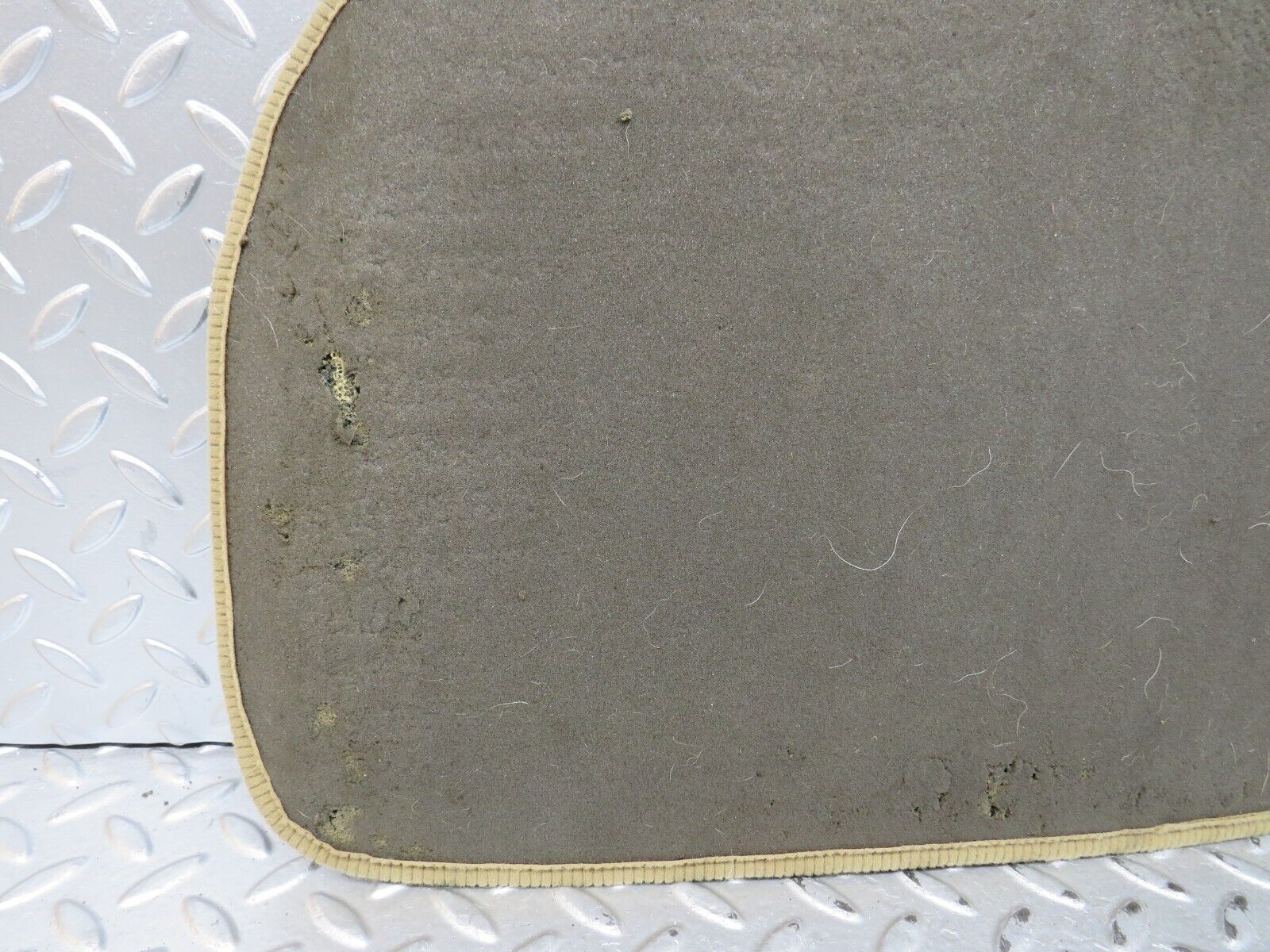 28924 Mercedes-Benz C124 320CE Coupe Rear Right Floor Carpet Beige