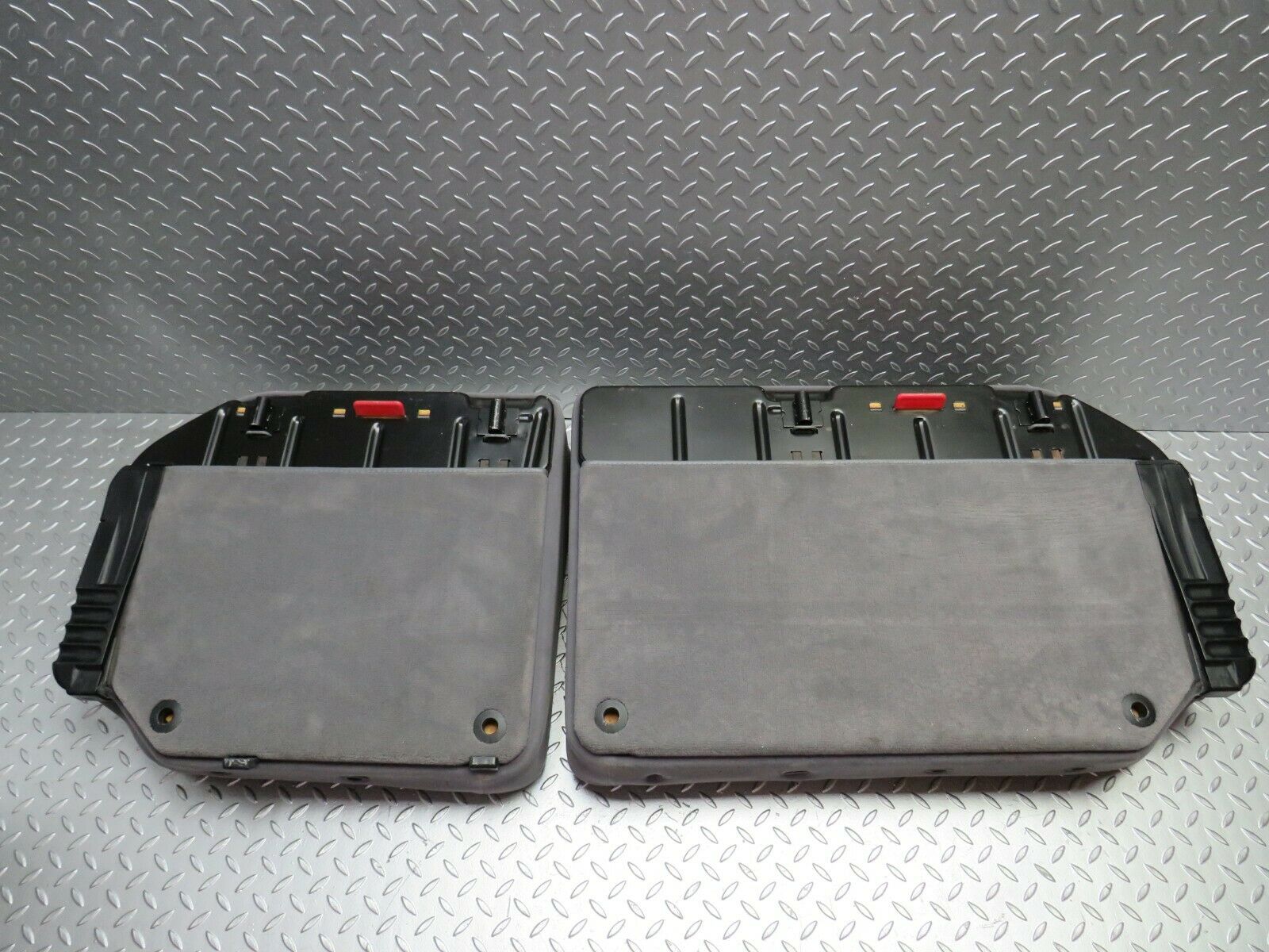 24372 Mercedes-Benz S124 220TE Wagon Rear Seat