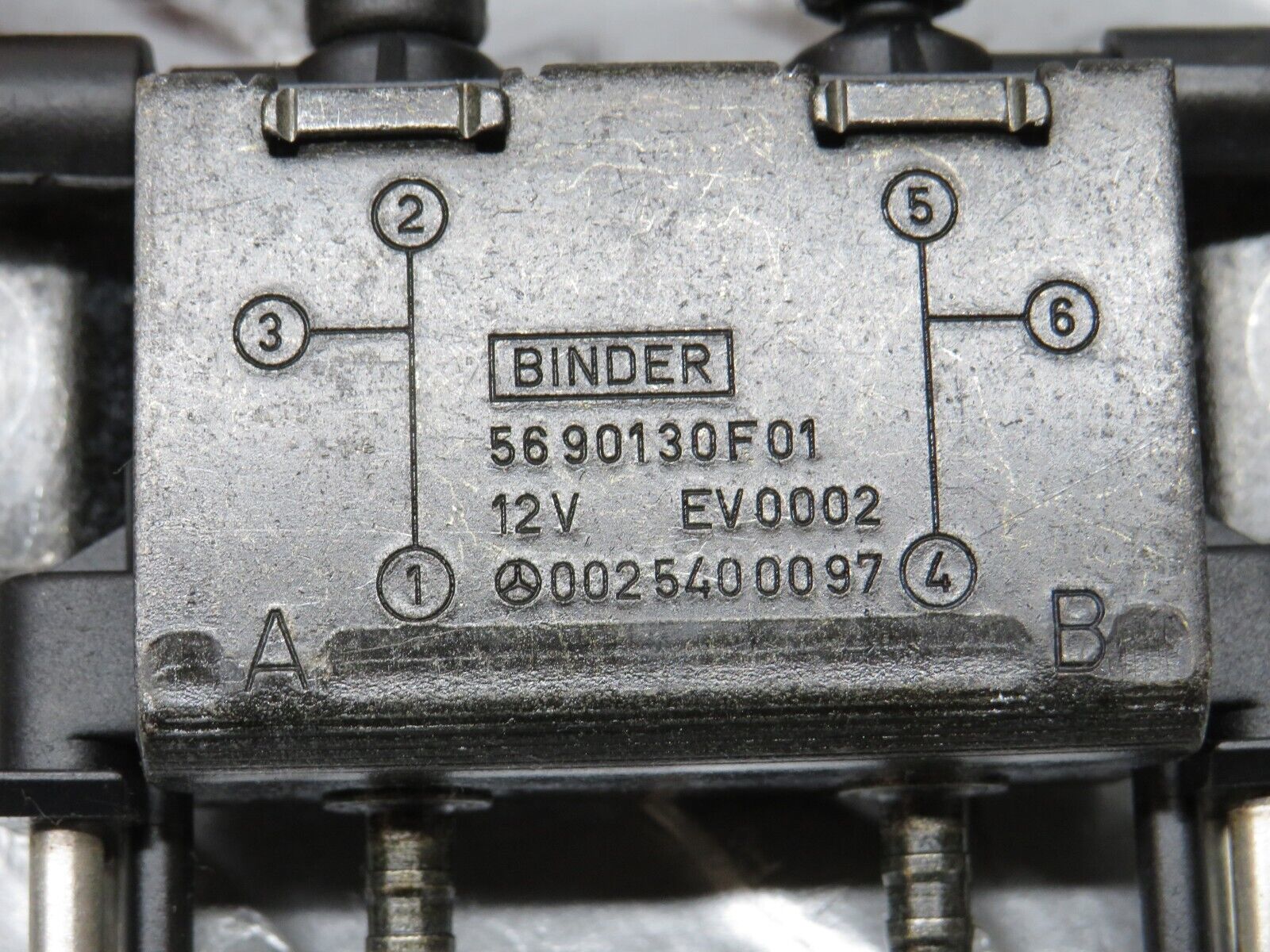 39698 Mercedes-Benz R129 320SL Coupe Solenoid Vacuum Valve 0025400097