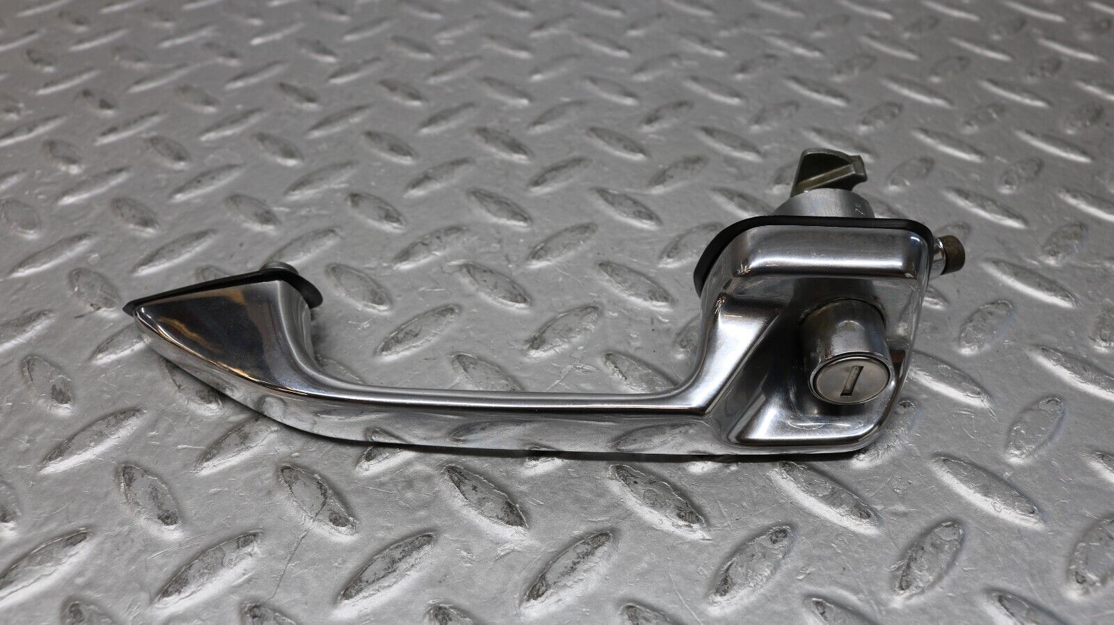 37275 Mercedes-Benz W109 300SEL Front Right Door Handle No Key 1087661401