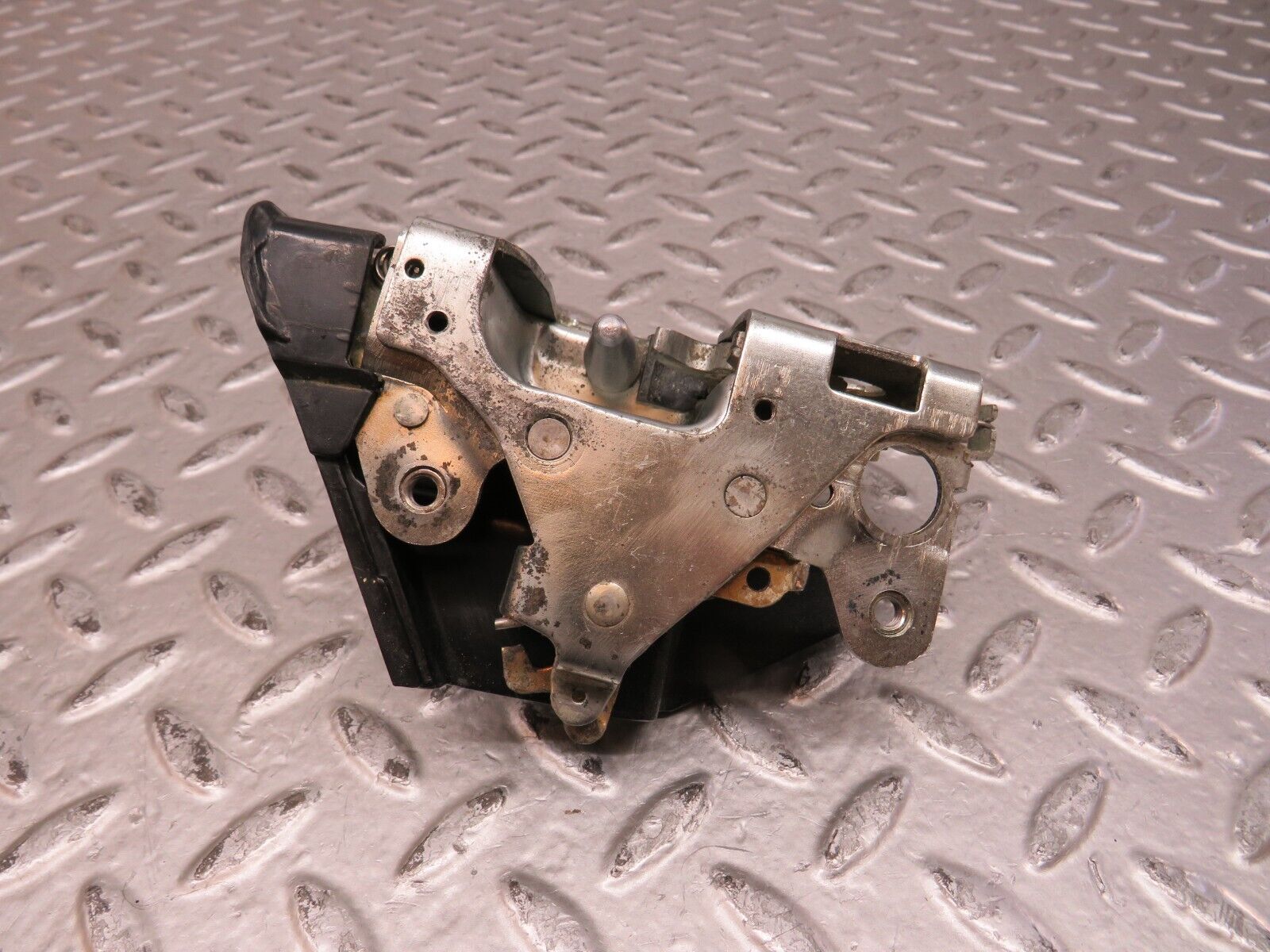 28741 Mercedes-Benz W123 230E Rear Right Door Lock Mechanism 1237230208