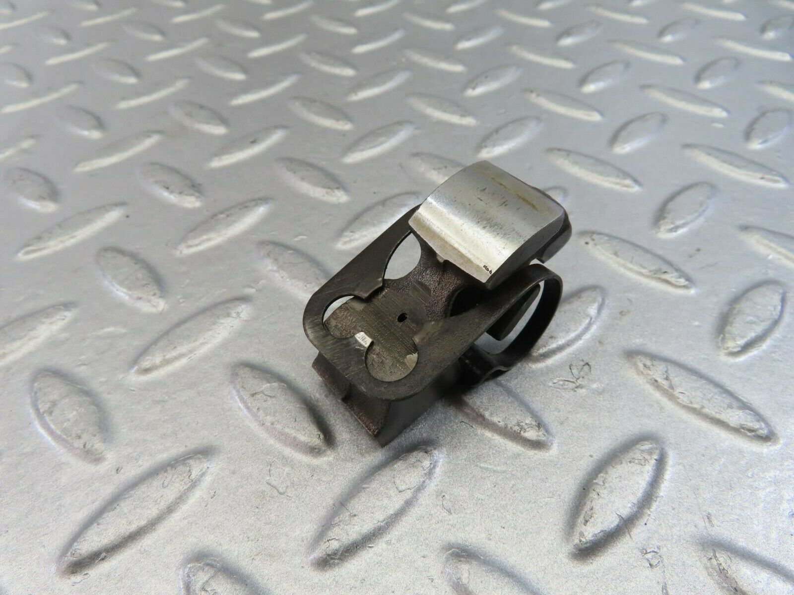 9864 Mercedes-Benz C123 280CE Coupe Valve Rocker Arm With Retaining Spring