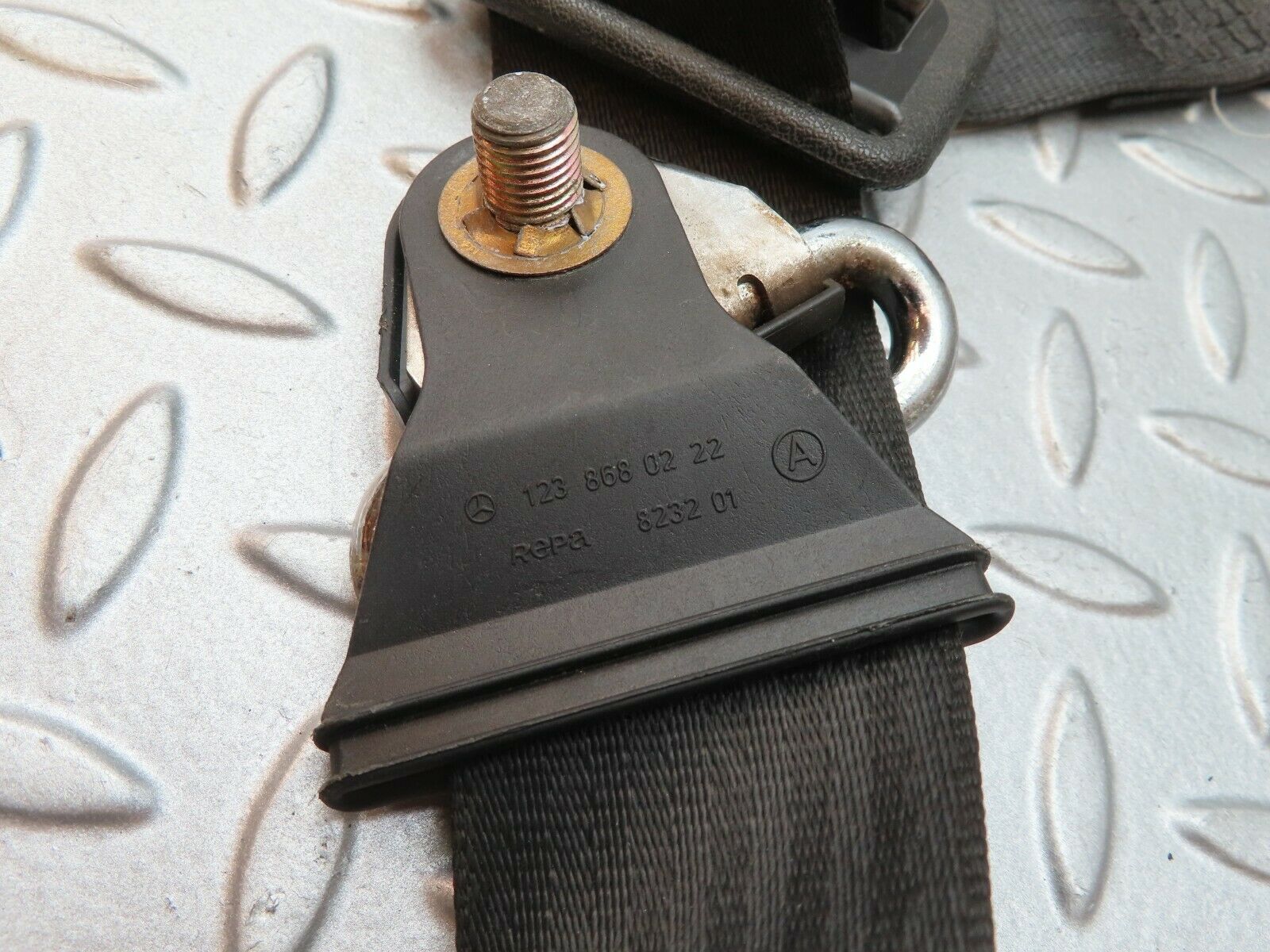 4246 Mercedes-Benz V123 240D LWB Rear Left Seat Belt 1238605585