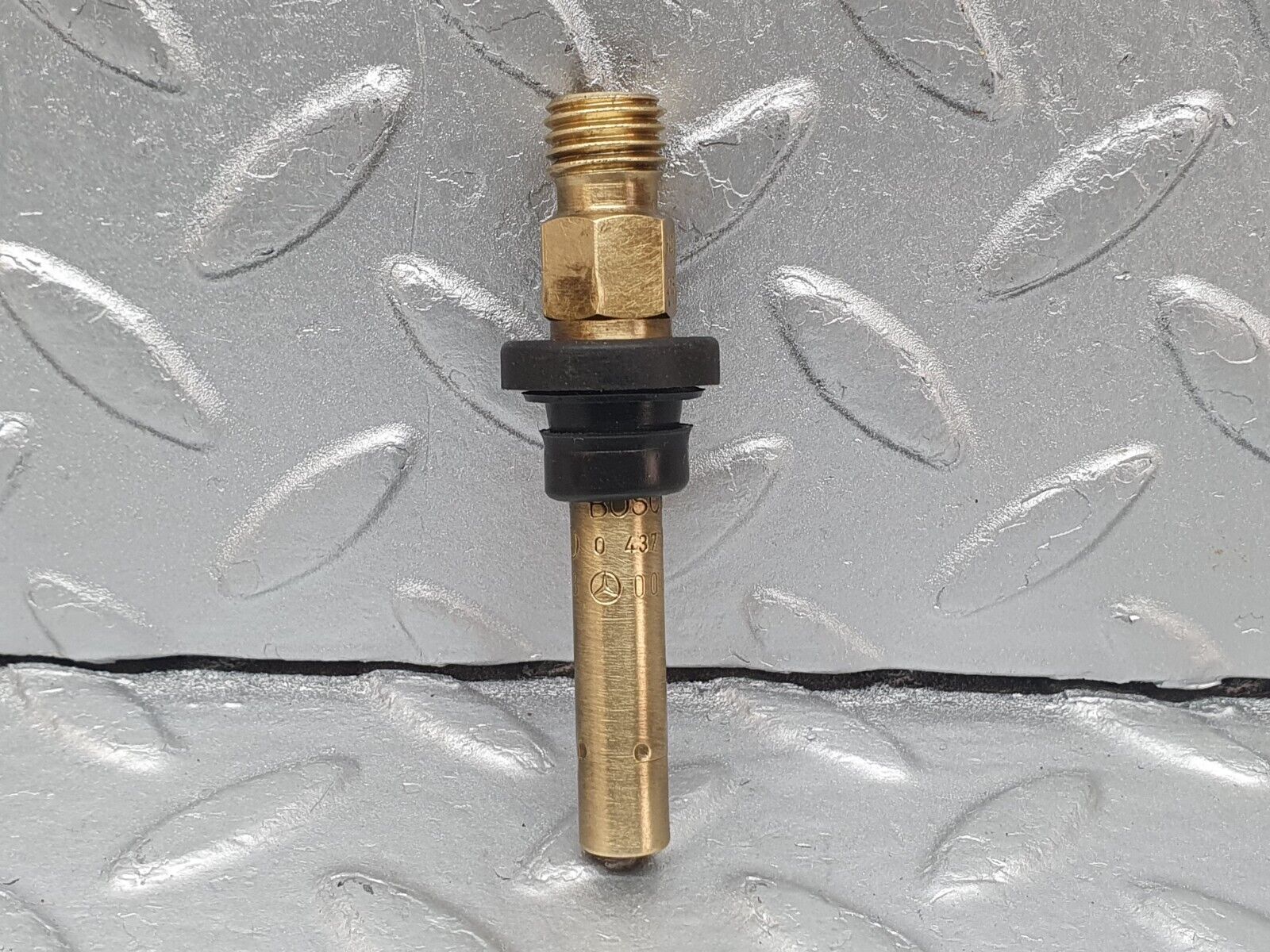 41037 Mercedes-Benz W126 300SE Fuel Injector Bosch 0000785623 0437502047