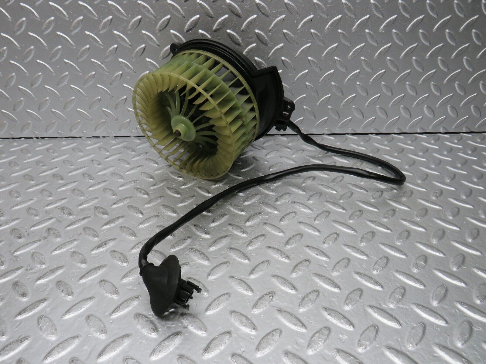 29516 Mercedes-Benz W124 230E Heater Blower Motor