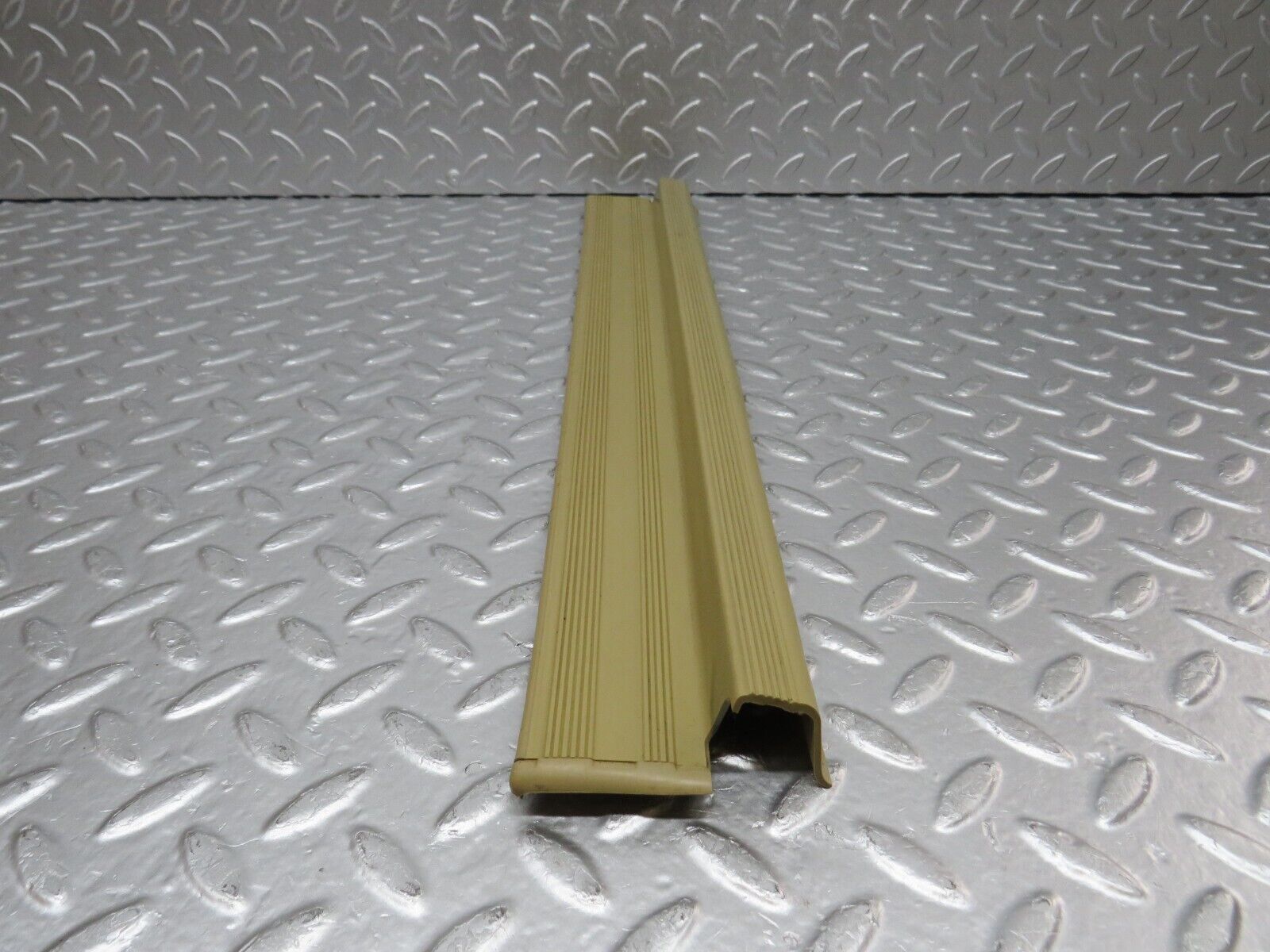 33981 Mercedes-Benz W124 260E Rear Left Door Sill Beige