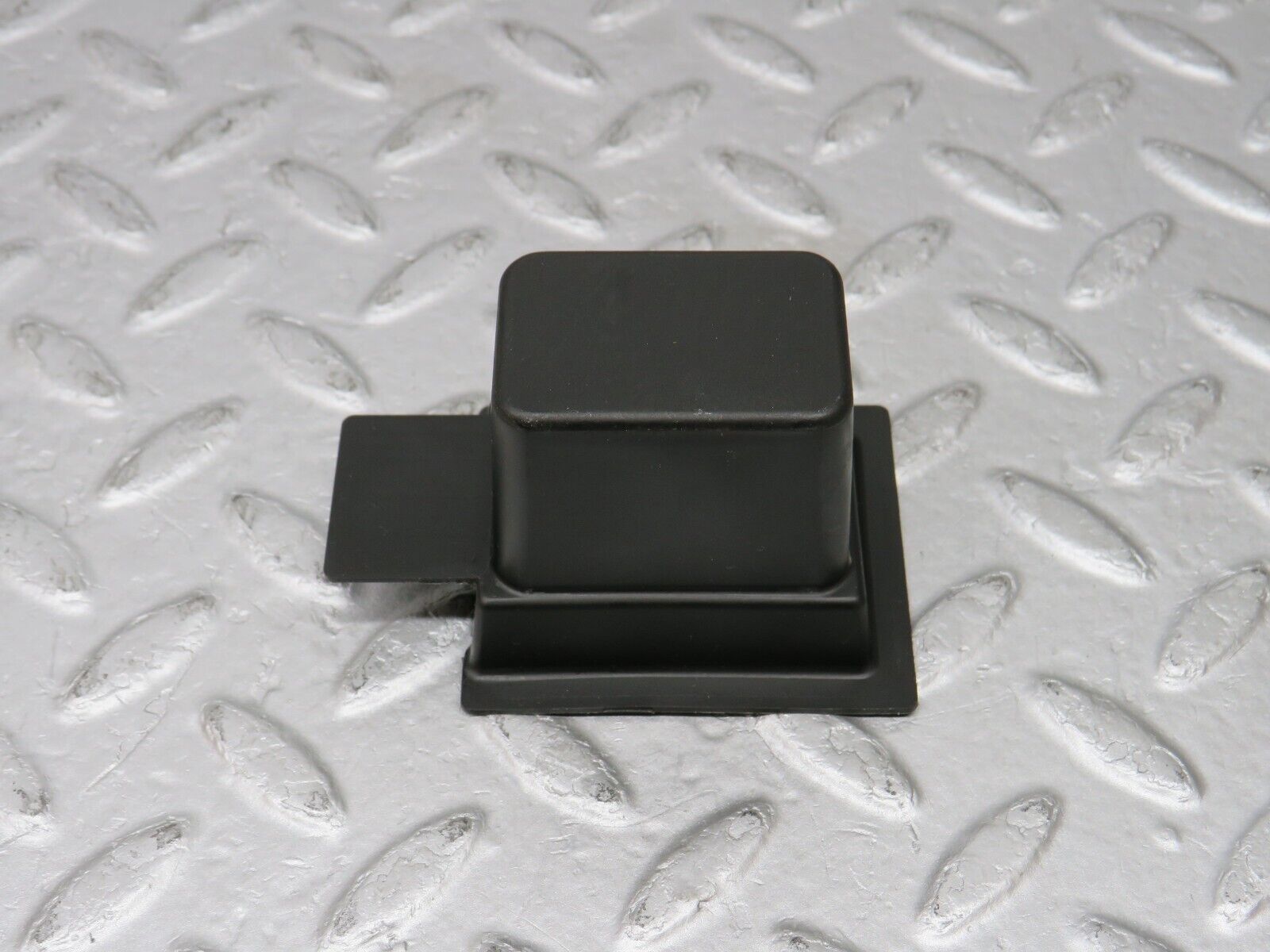 36718 Mercedes-Benz W201 190E 2.0L Switch Holder 2018210065