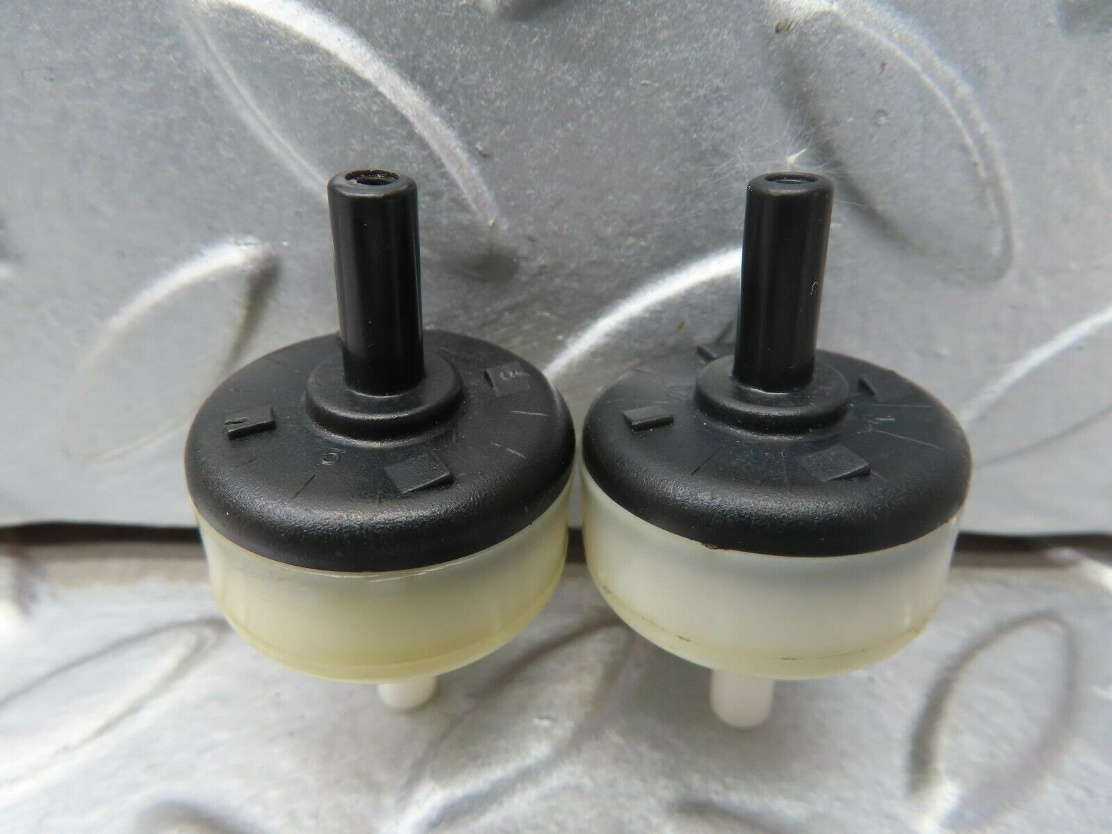 15513 Mercedes-Benz W123 230E Vacuum Valve