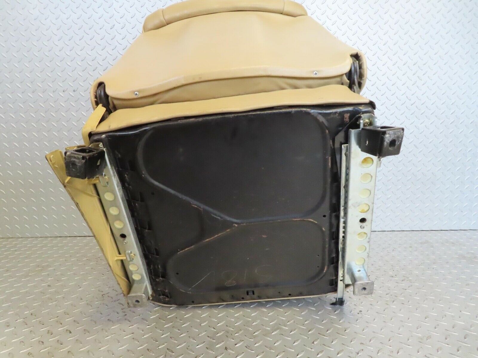 16146 Mercedes-Benz W123 280E Front Left Seat Passenger Seat