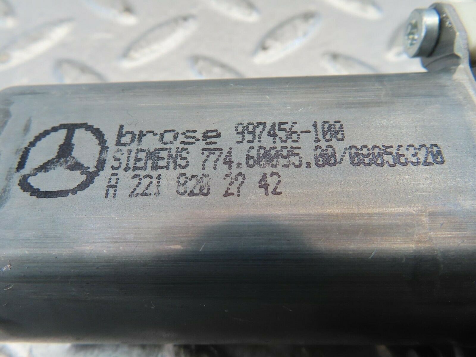 11193 Mercedes-Benz W221 S320 Front Left Door Window Regulator Motor 997456100