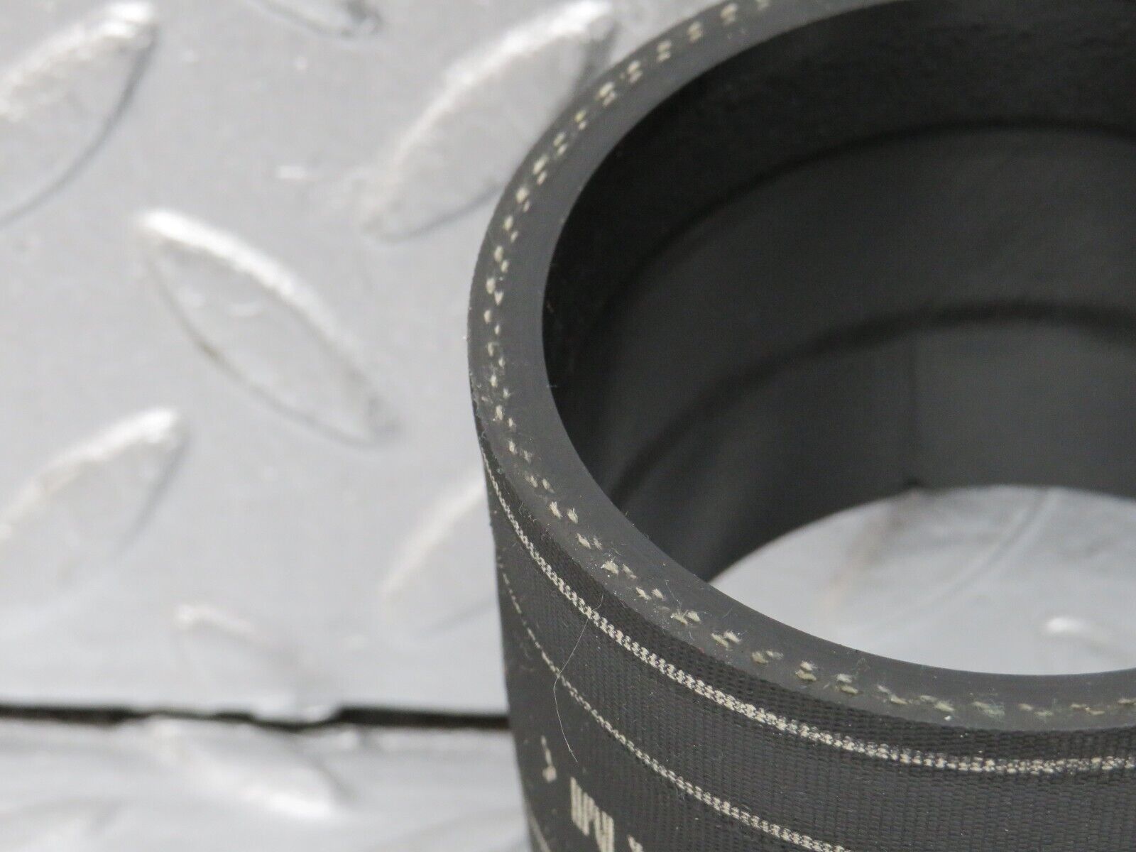 39408 Mercedes-Benz R129 320SL Coupe Air Intake Manifold Hose 1041411783