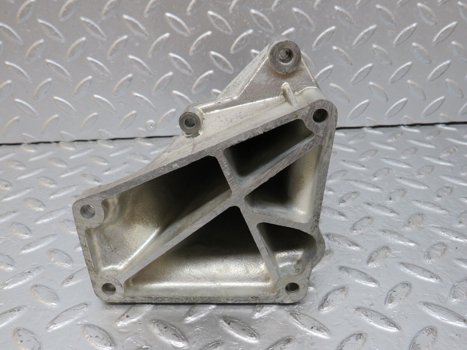 34505 Mercedes-Benz C126 380SEC Coupe Alternator Generator Bracket 1171550735