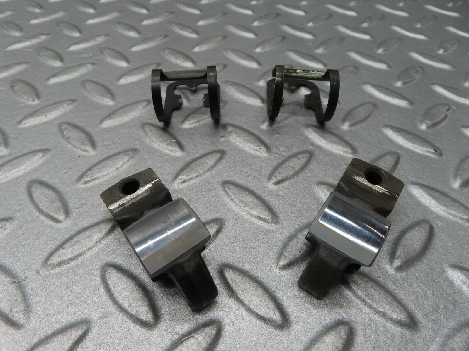 16566 Mercedes-Benz C107 350SLC Coupe Valve Rocker Arm With Retaining Spring