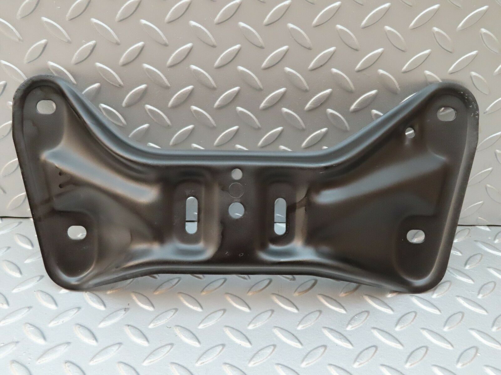 3975 Mercedes-Benz S123 200T Wagon Gearbox Mount Bracket