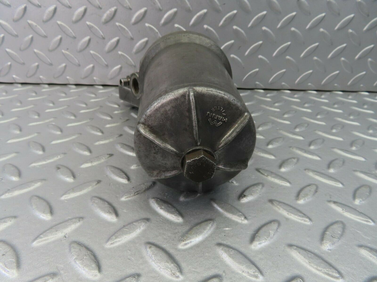 8917 Mercedes-Benz W108 Oil Filter Housing