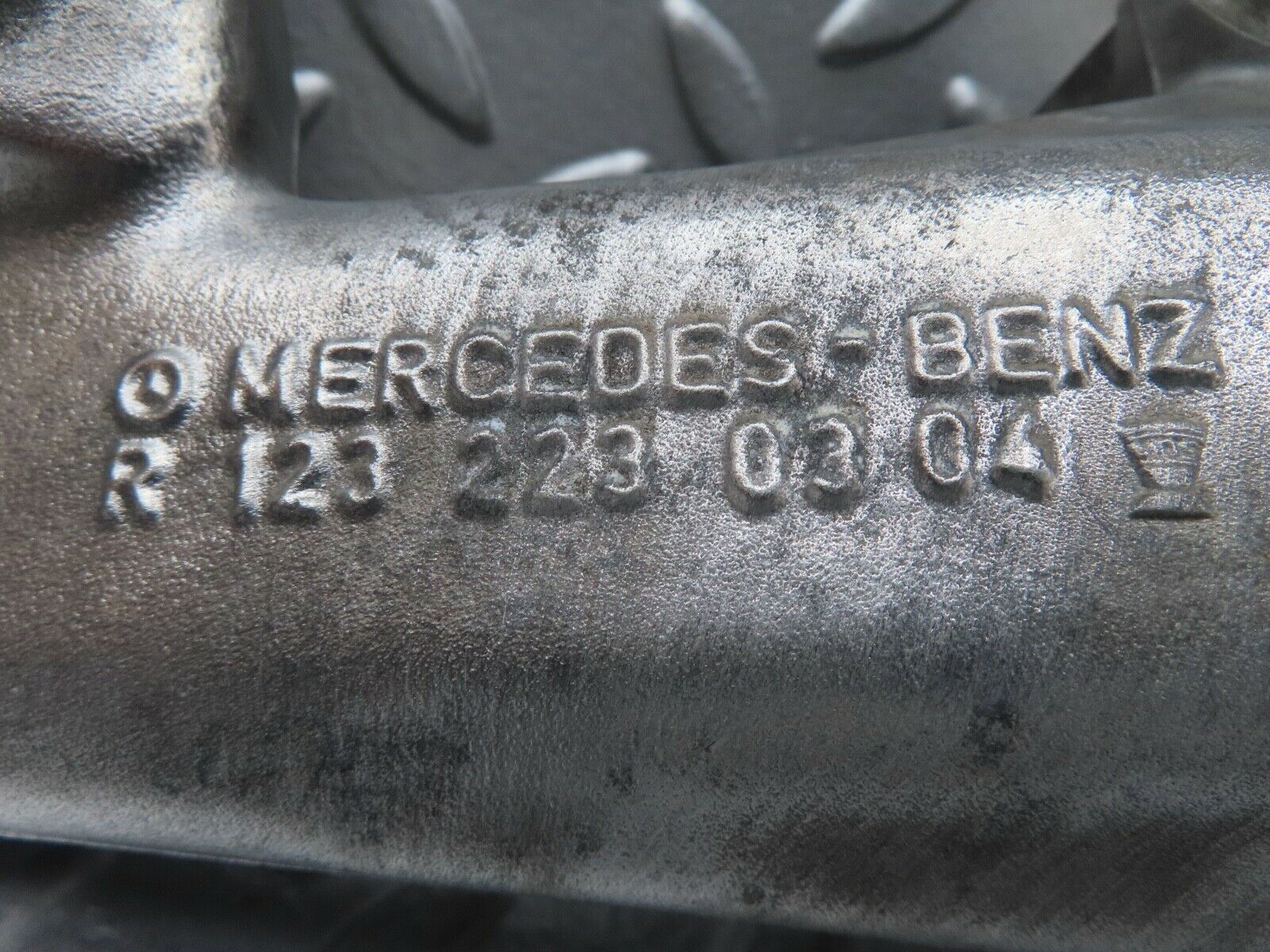 16905 Mercedes-Benz C123 280CE Coupe Engine Mount Bracket 1232230304