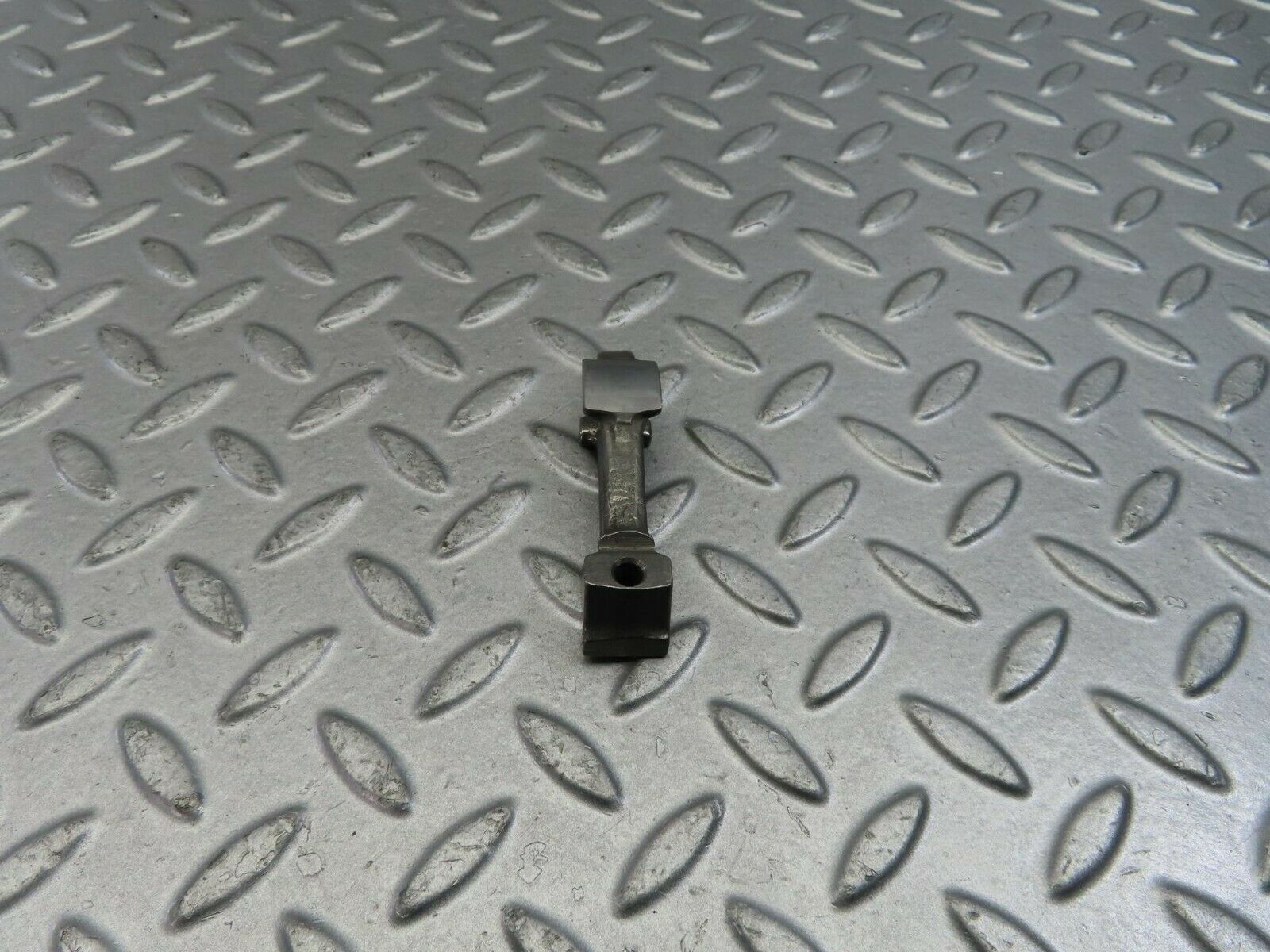 9138 Mercedes-Benz W108 Valve Rocker Arm With Retaining Spring