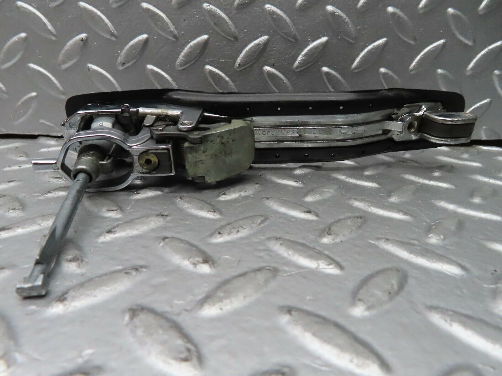 21538 Mercedes-Benz W126 300SE Front Right Exterior Door Handle No Key