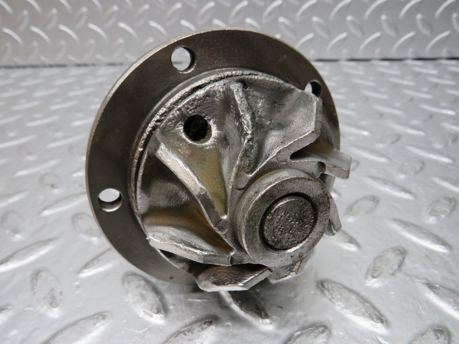 31075 Mercedes-Benz W123 200D Water Pump