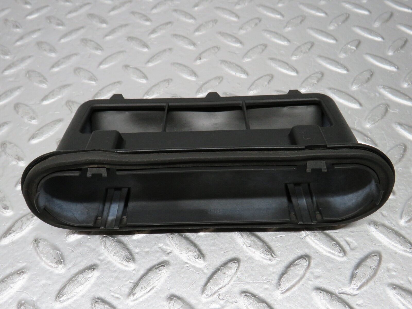 31691 Mercedes-Benz W201 190LE 1.8L Trunk Breather Ventilation Valve 2018300242