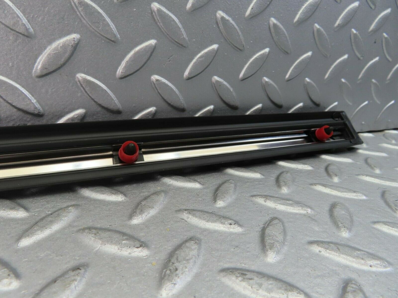 10293 Mercedes-Benz W116 Front Left Door Centre Moulding Trim