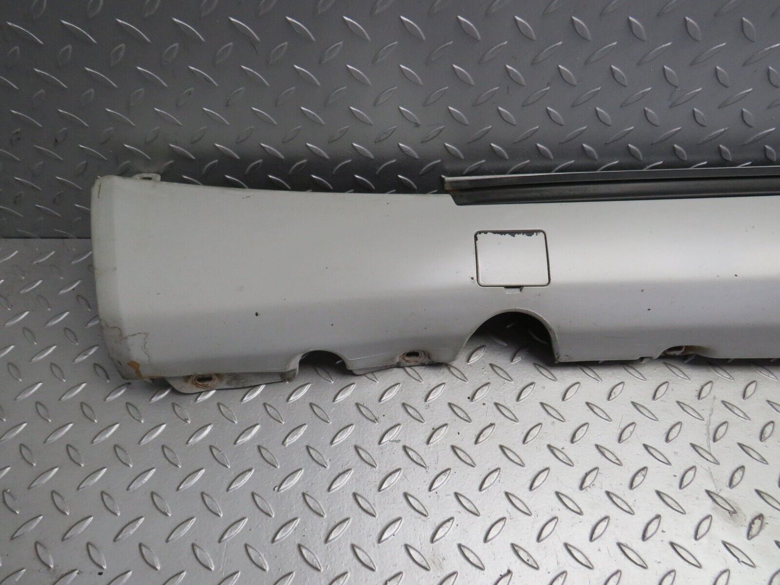 30252 Mercedes-Benz W124 230E Side Skirt Left Side 1246902340