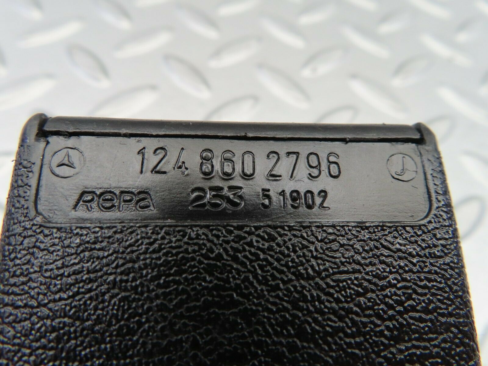 6564 Mercedes-Benz S124 E220 Wagon Rear Seat Belt Buckle 1248602796