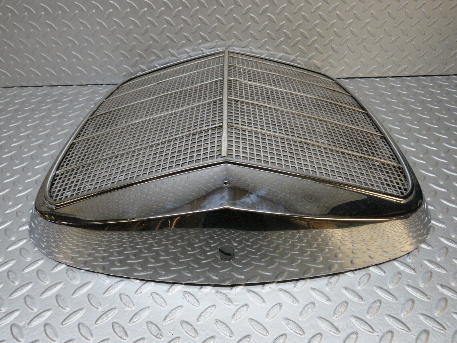 40343 Mercedes-Benz W110 230 Bonnet Grill Chrome