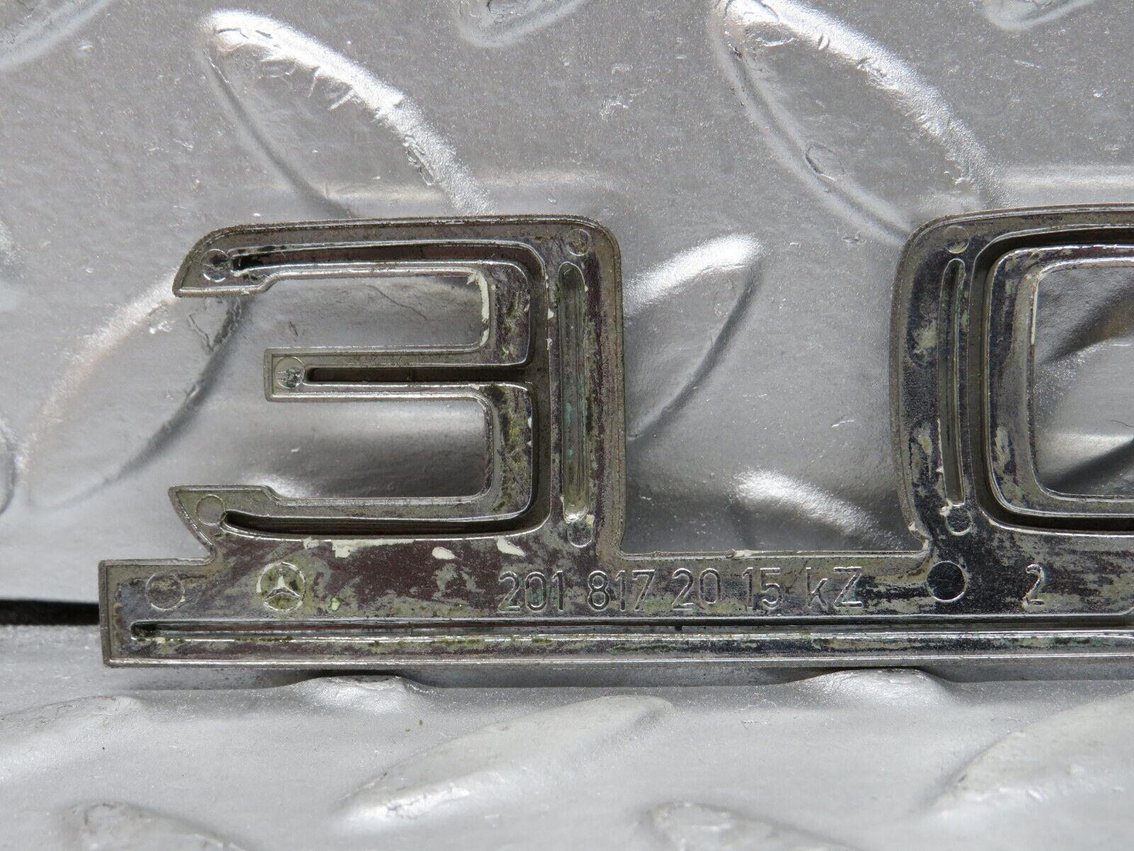 31815 Mercedes-Benz W201 190LE 1.8L 190E Trunk Badge Emblem 2018172015