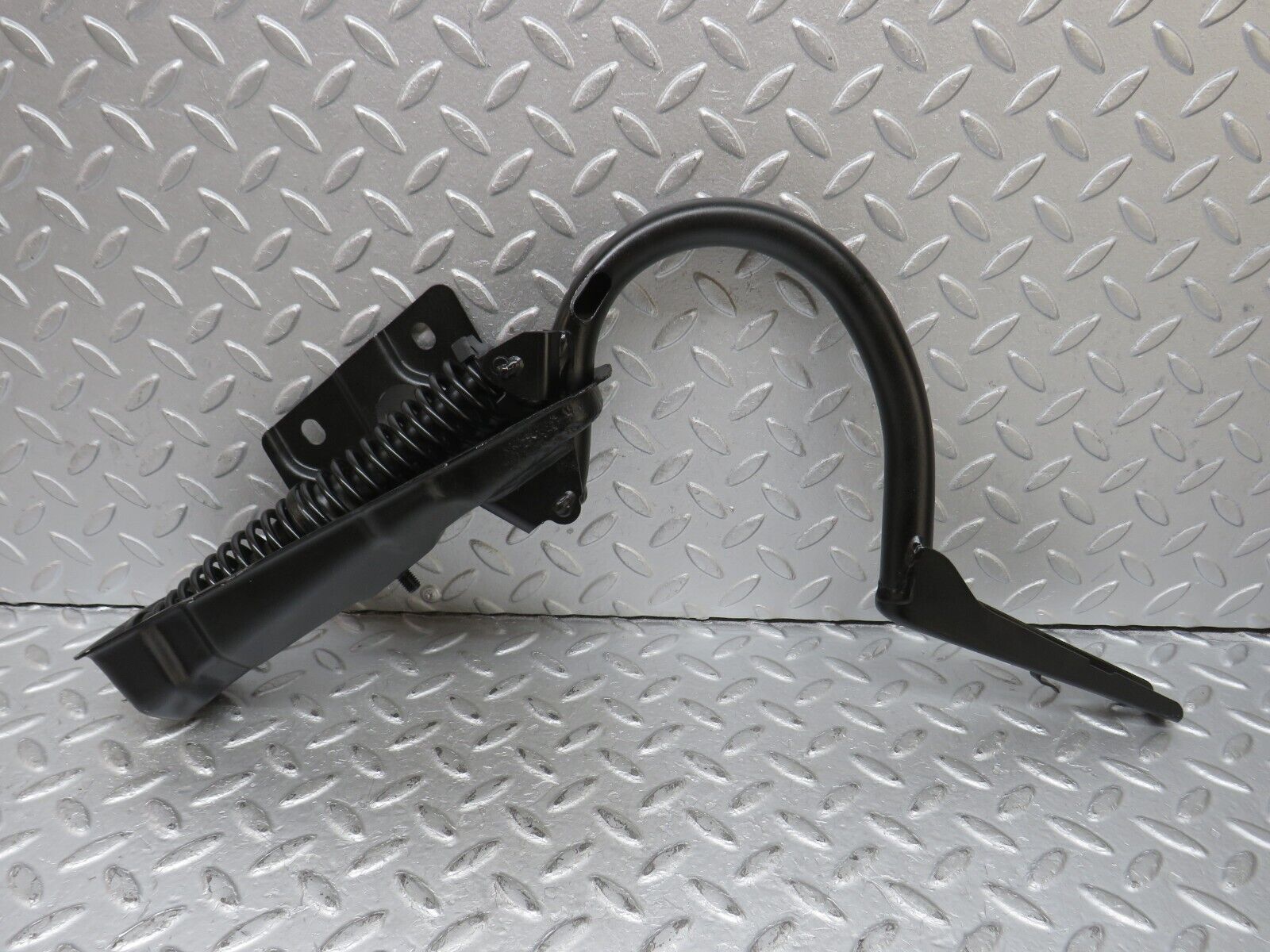 36316 Mercedes-Benz W126 420SE Trunk Hinge Left Side