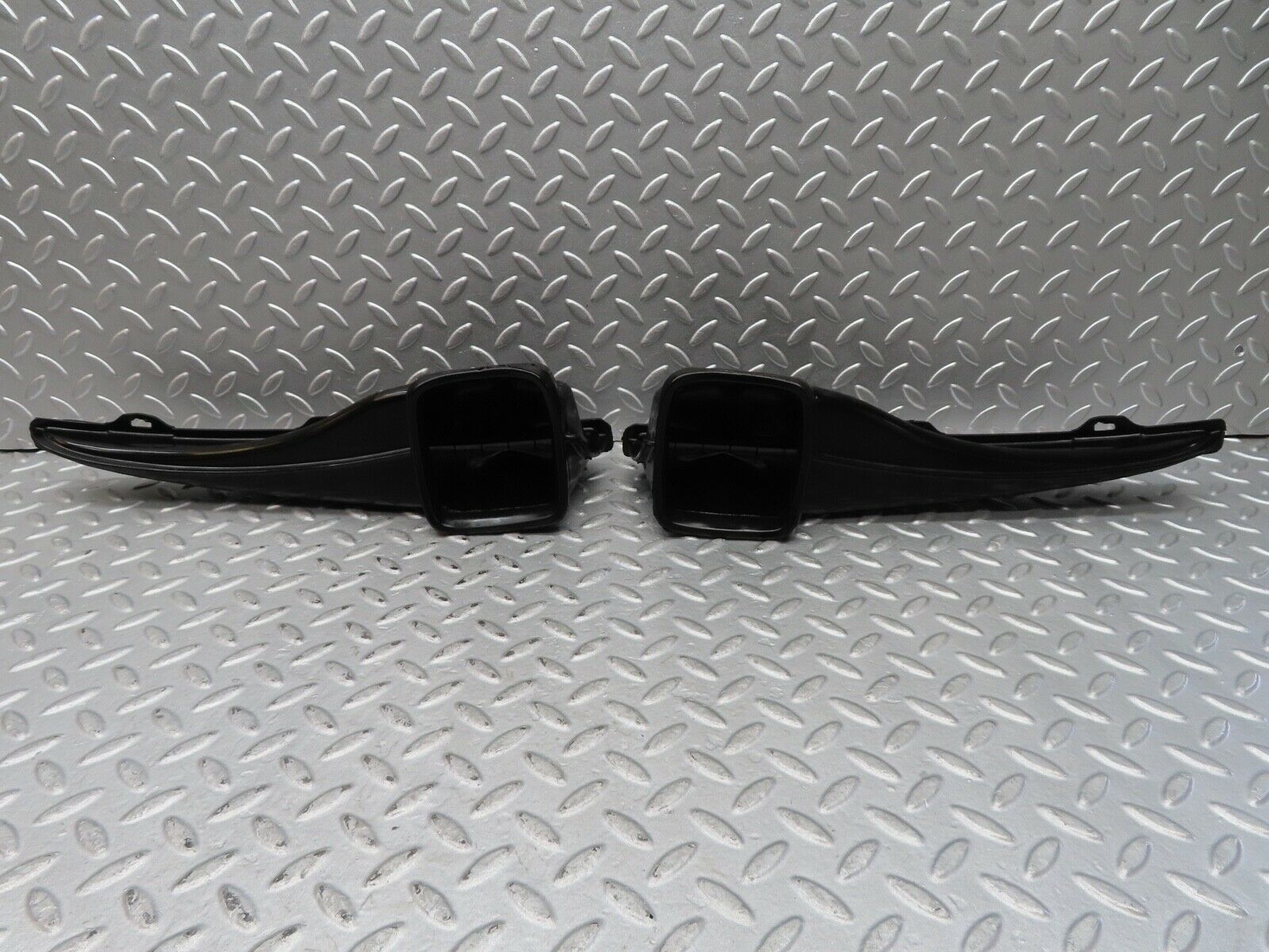 16835 Mercedes-Benz C123 280CE Coupe Air Duct Vent Left And Right 1238300219