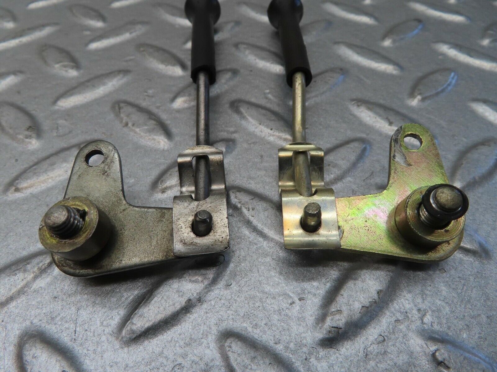 13183 Mercedes-Benz W111 220S Rear Door Lock Knob