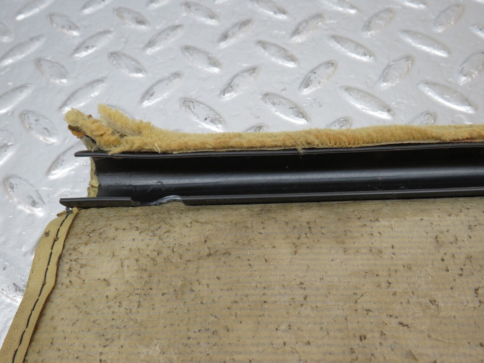 34451 Mercedes-Benz C126 380SEC Front Left Seat Under Cover Beige