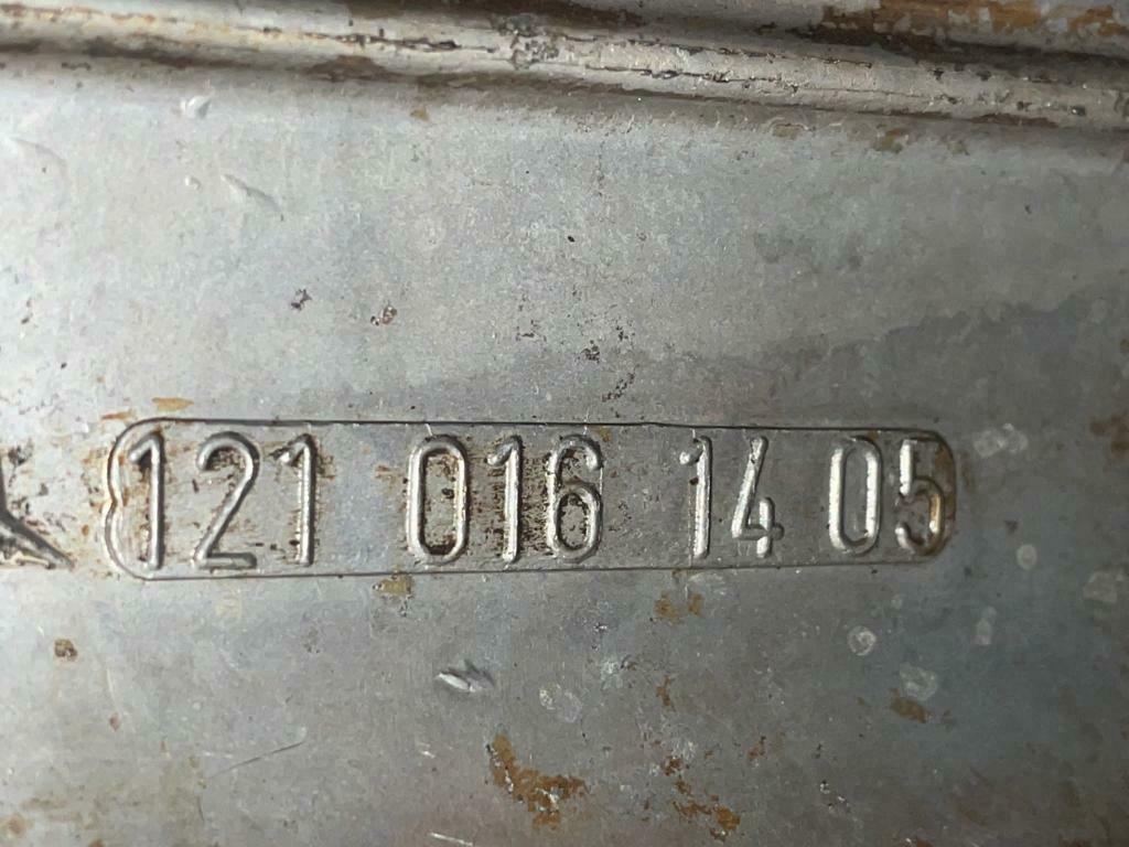 19285 Mercedes-Benz W120 W121 Cylinder Head Valve Cover 1210161405