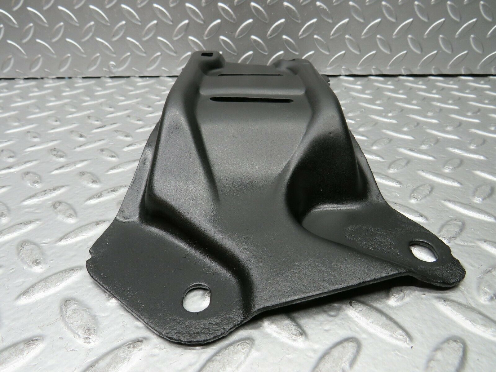 23057 Mercedes-Benz C123 230CE Coupe Gearbox Mount Bracket Holder