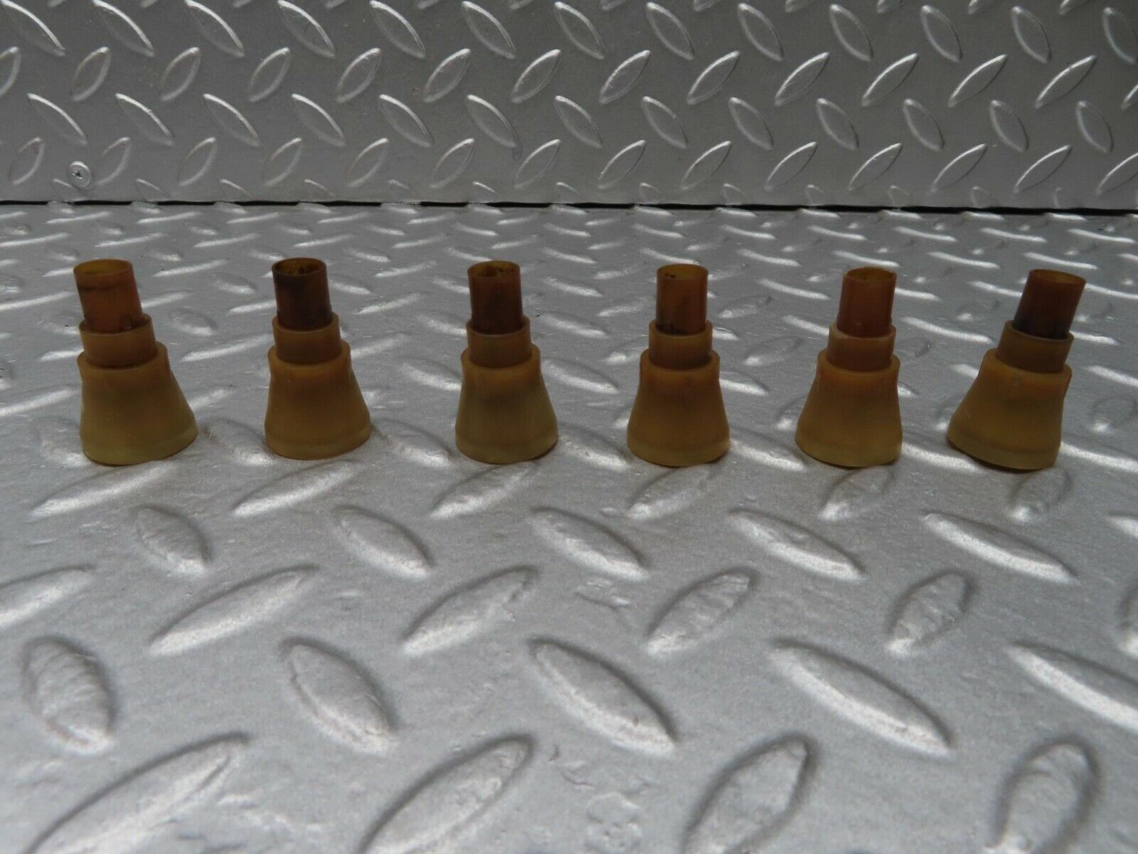 14050 Mercedes-Benz C107 280SLC Fuel Injector Holder Plastic