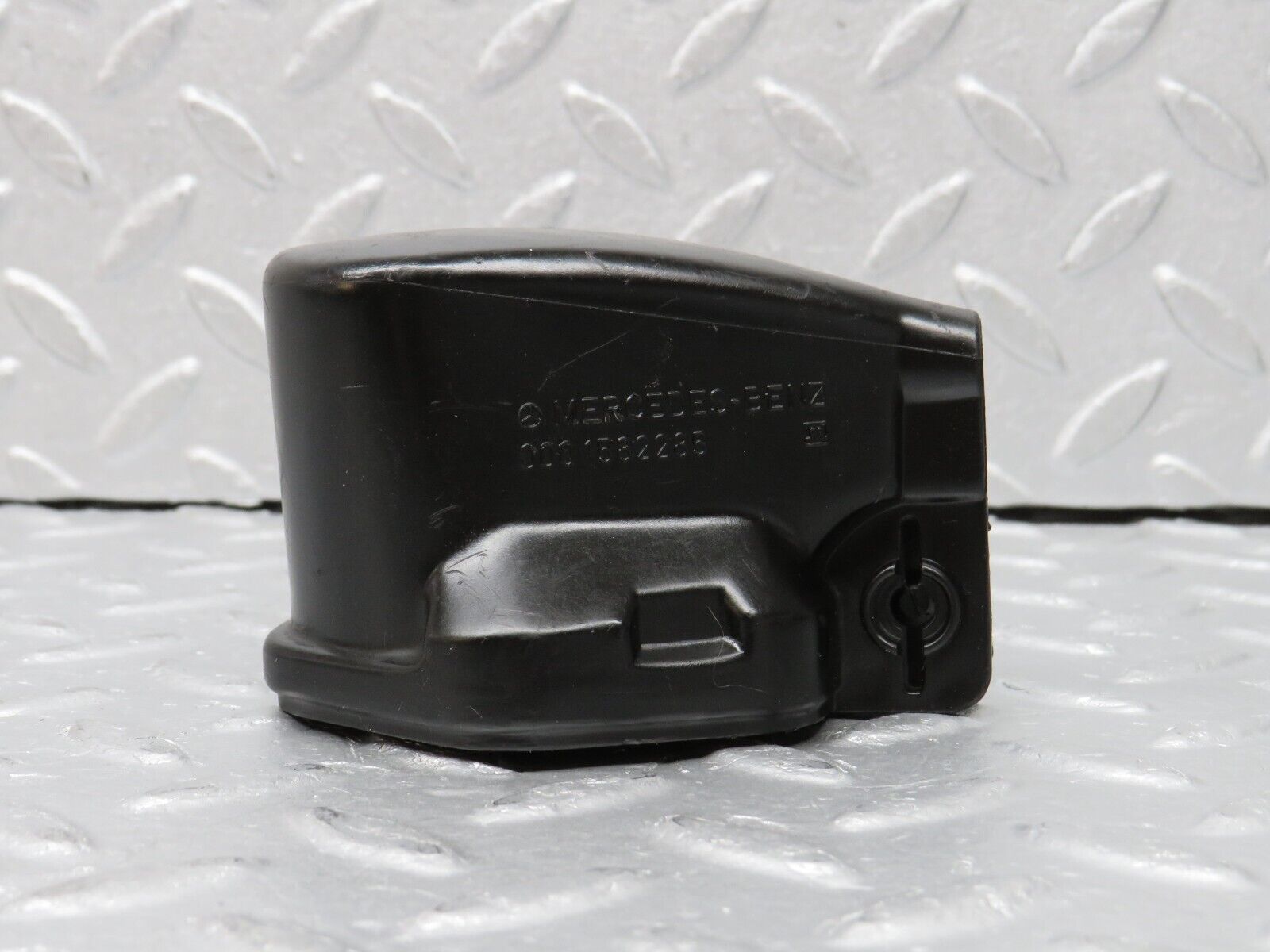38861 Mercedes-Benz W201 190E 2.6L Ignition Coil Cover Cap 0001582285