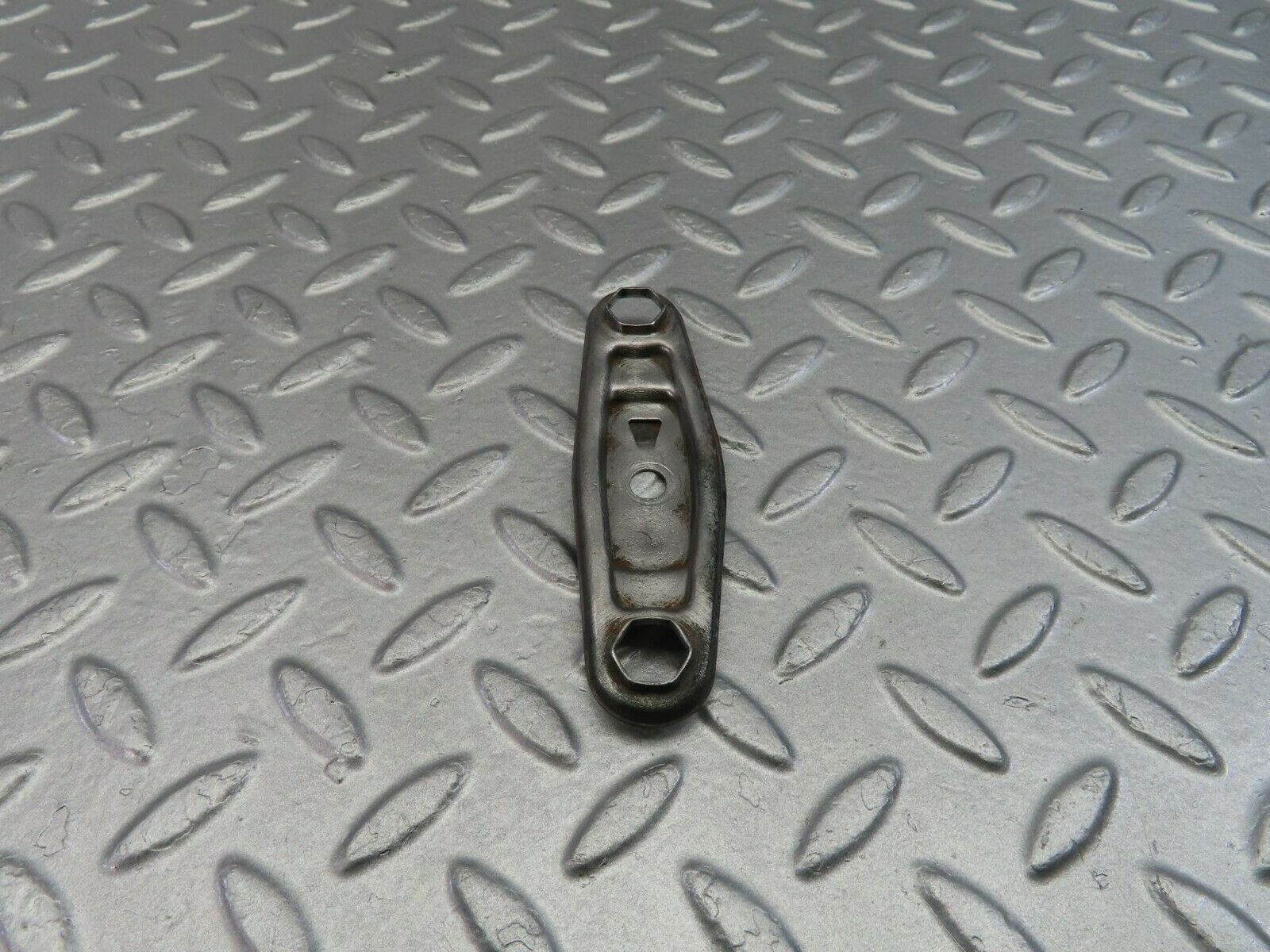 9808 Mercedes-Benz C123 280CE Coupe Fuel Injector Nozzle Clamp Bracket